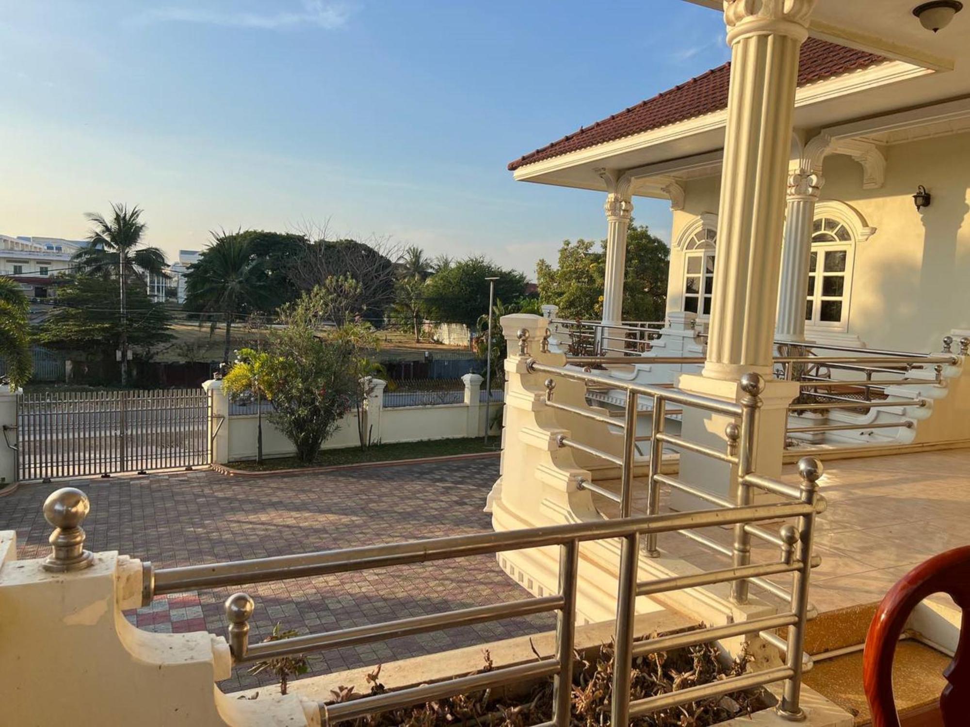 Lotus Blanc Homestay Μπατταμπάνγκ Εξωτερικό φωτογραφία